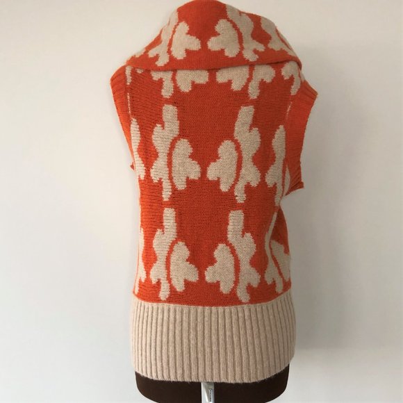 Orange and Cream Floral Knit Vest with Diagonal Zipper Closure - Picture 4 of 7